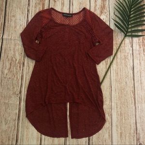 New Almost Famous Top Size Medium Heathered Wine High-Low